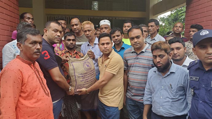 বানিয়াচংয়ে বন্যা দুর্গতদের মাঝে সরকারি ত্রাণ বণ্ঠন