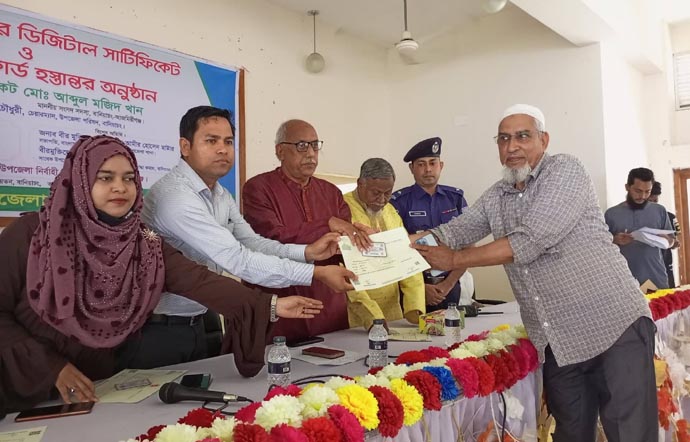 বানিয়াচংয়ে বীর মুক্তিযোদ্ধাদের মাঝে ডিজিটাল সার্টিফিকেট ও স্মার্ট আইডি কার্ড হস্তান্তর