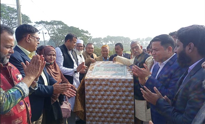 বানিয়াচংয়ে গড়ের খাল পুনঃখনন কাজের উদ্বোধন করলেন এমপি মজিদ খান