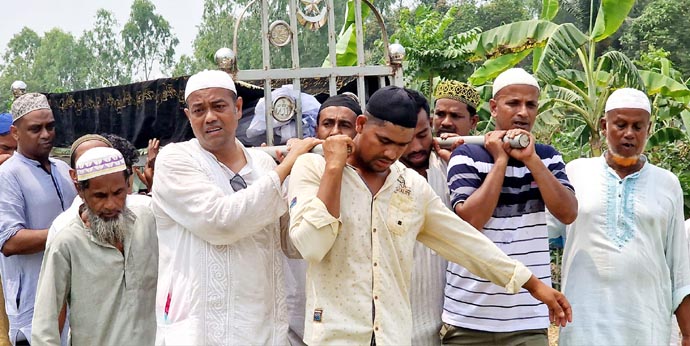 বানিয়াচং উপজেলা চেয়ারম্যানের মায়ের দাফন সম্পন্ন : এমপি মজিদ খানসহ বিভিন্ন মহলের শোক