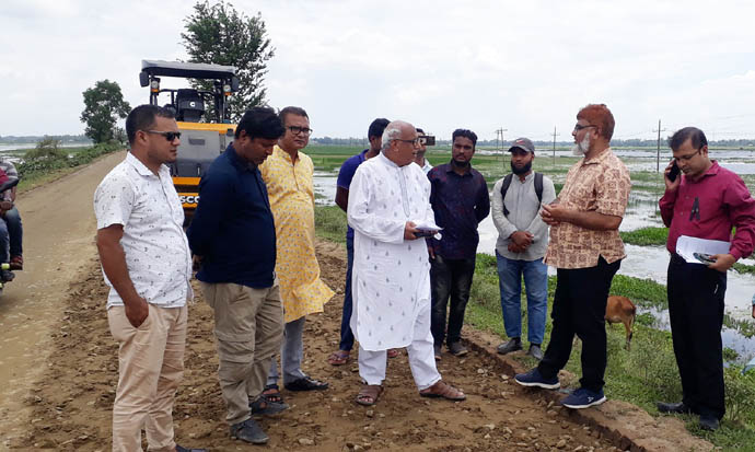 বানিয়াচং-হবিগঞ্জ সড়কের চলমান সংস্কার কাজ পরিদর্শন করেছেন এমপি মজিদ খান